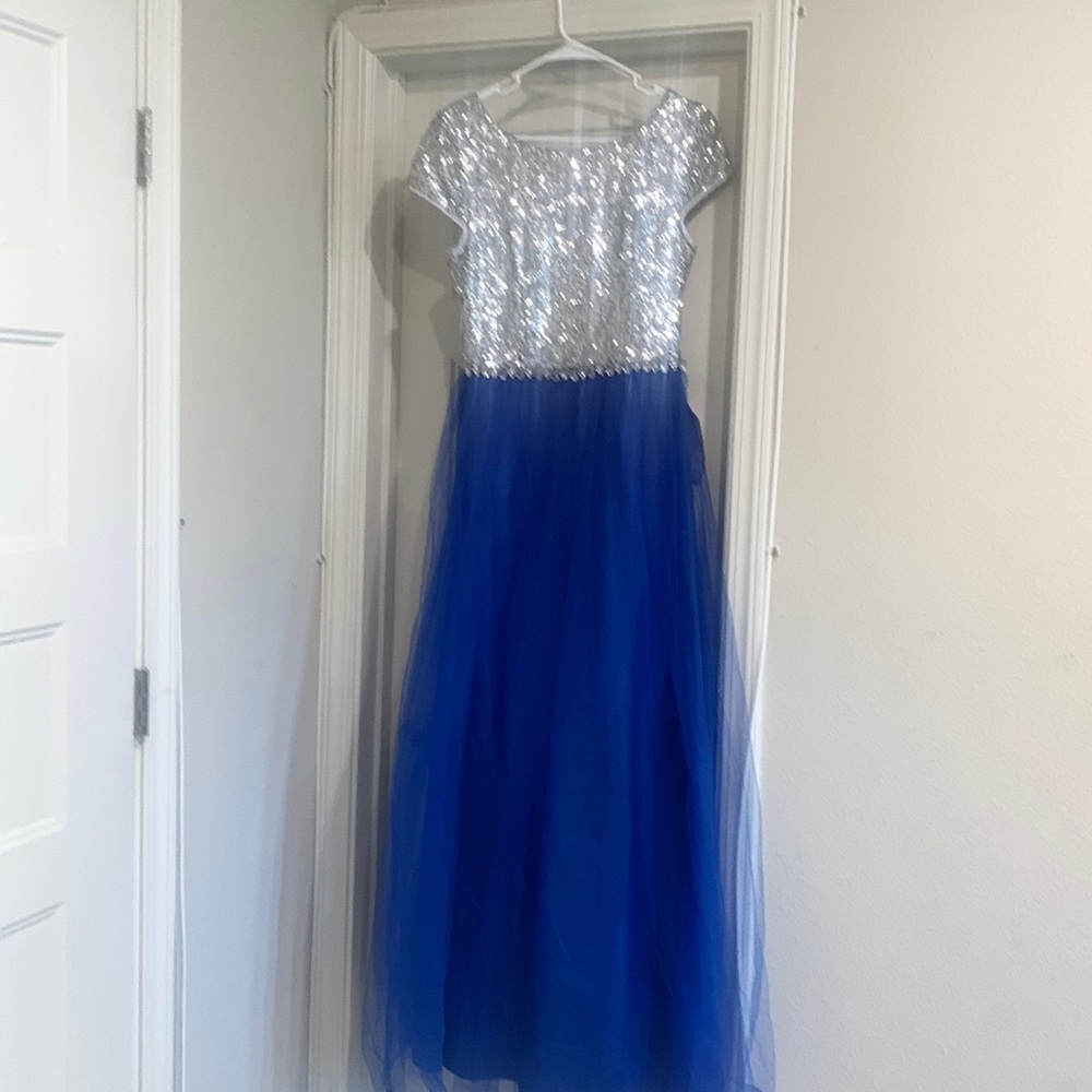 NWT blue/silver gown dress size M/L